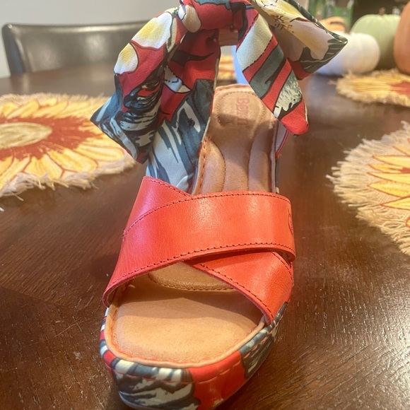Born Wedges in Red all Leather.  They size 6 - Picture 7 of 7